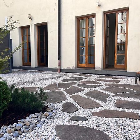 New City Centre Garden Apartment - Central Location Прага Экстерьер фото