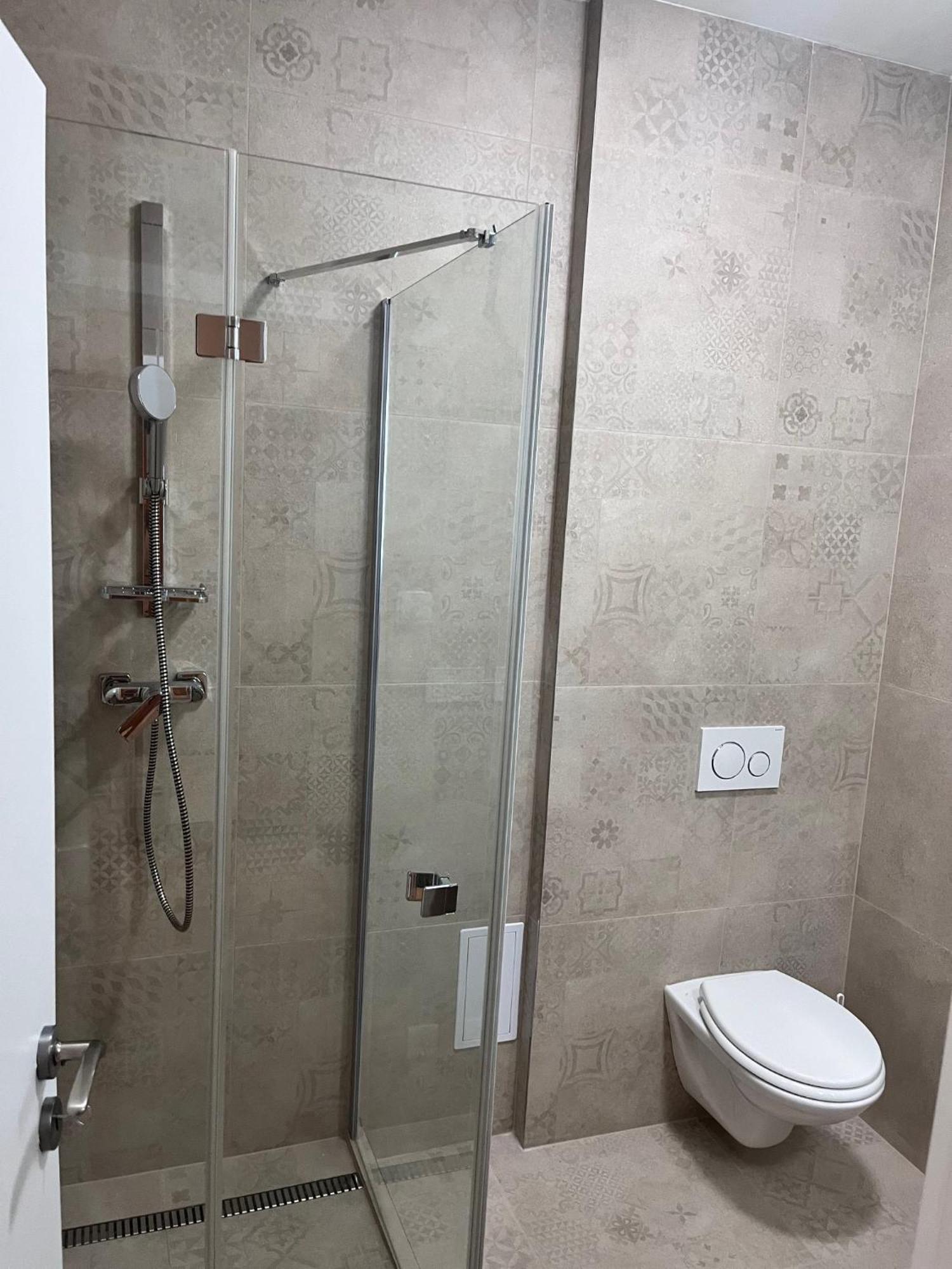 New City Centre Garden Apartment - Central Location Прага Экстерьер фото