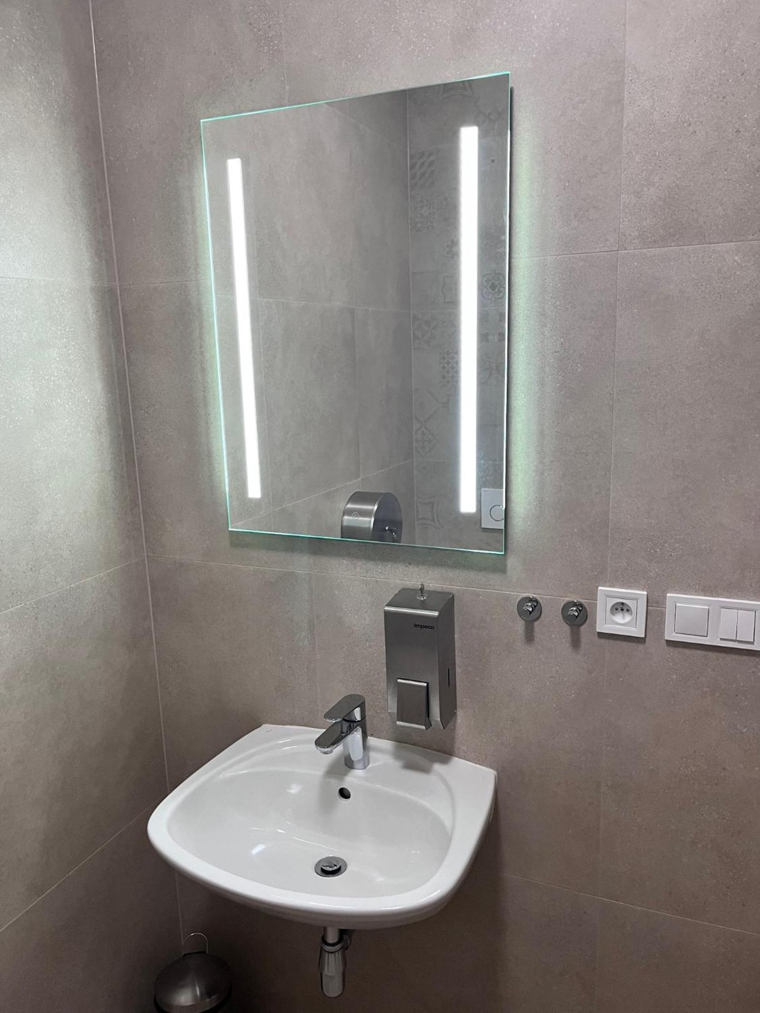 New City Centre Garden Apartment - Central Location Прага Экстерьер фото
