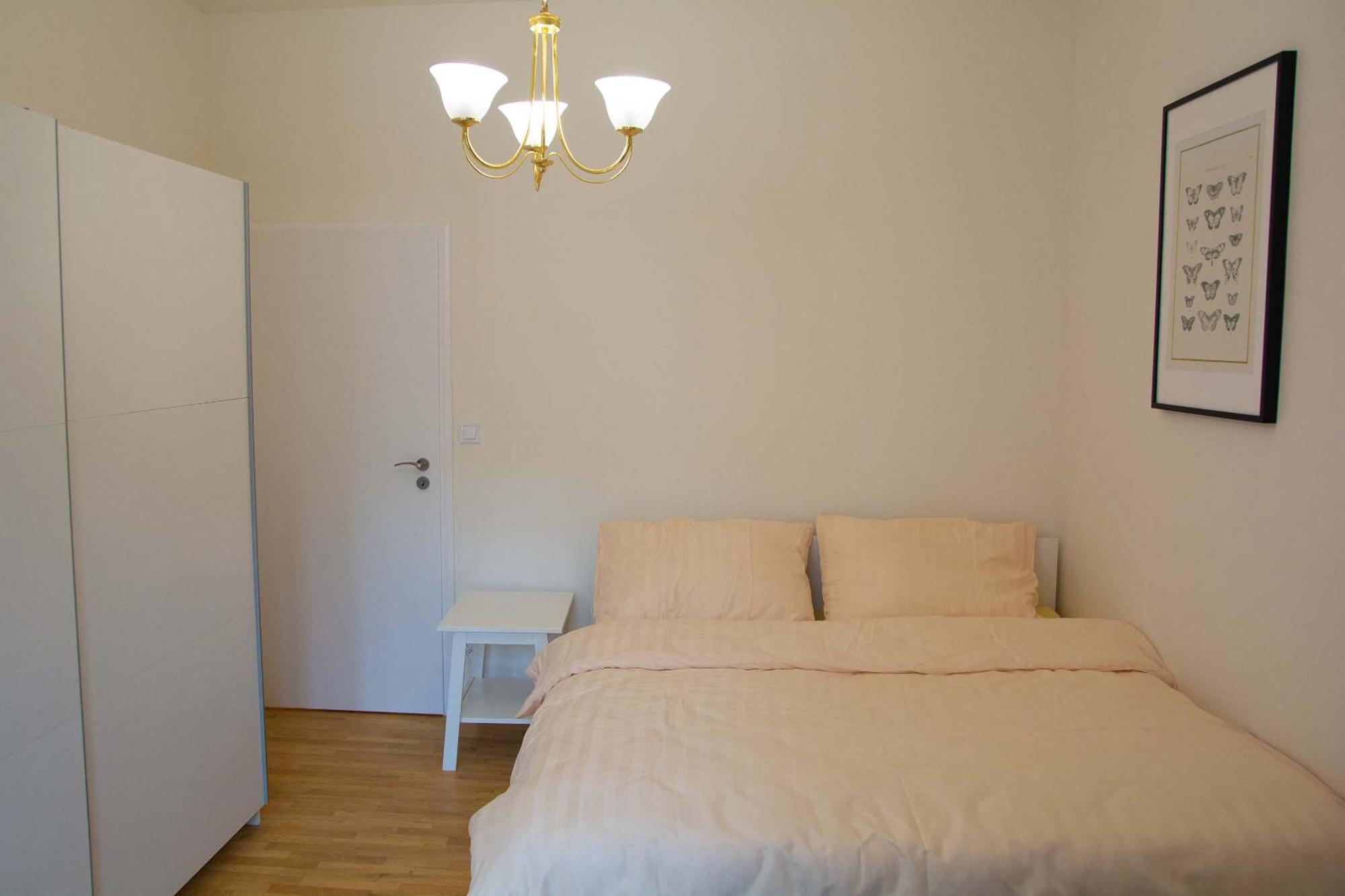 New City Centre Garden Apartment - Central Location Прага Экстерьер фото
