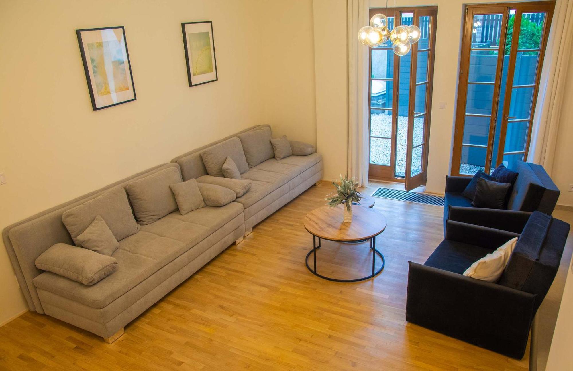 New City Centre Garden Apartment - Central Location Прага Экстерьер фото