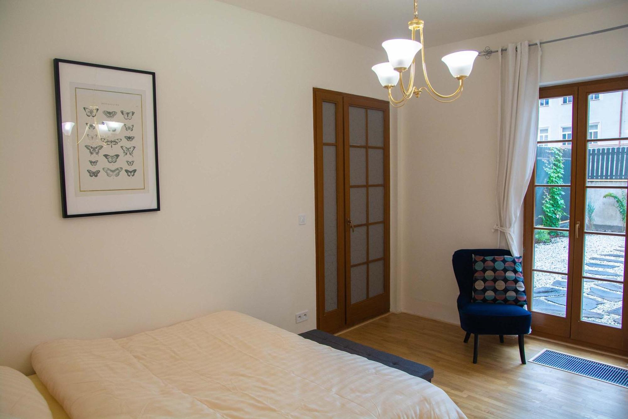 New City Centre Garden Apartment - Central Location Прага Экстерьер фото