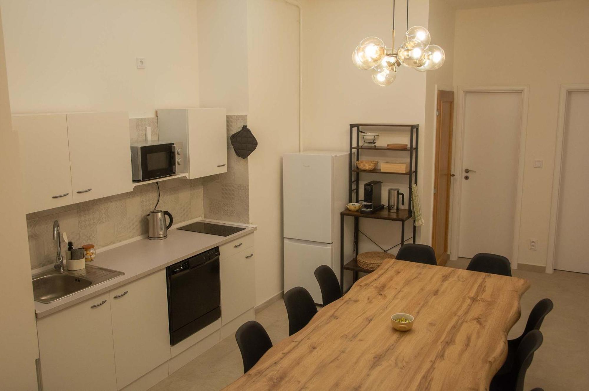 New City Centre Garden Apartment - Central Location Прага Экстерьер фото