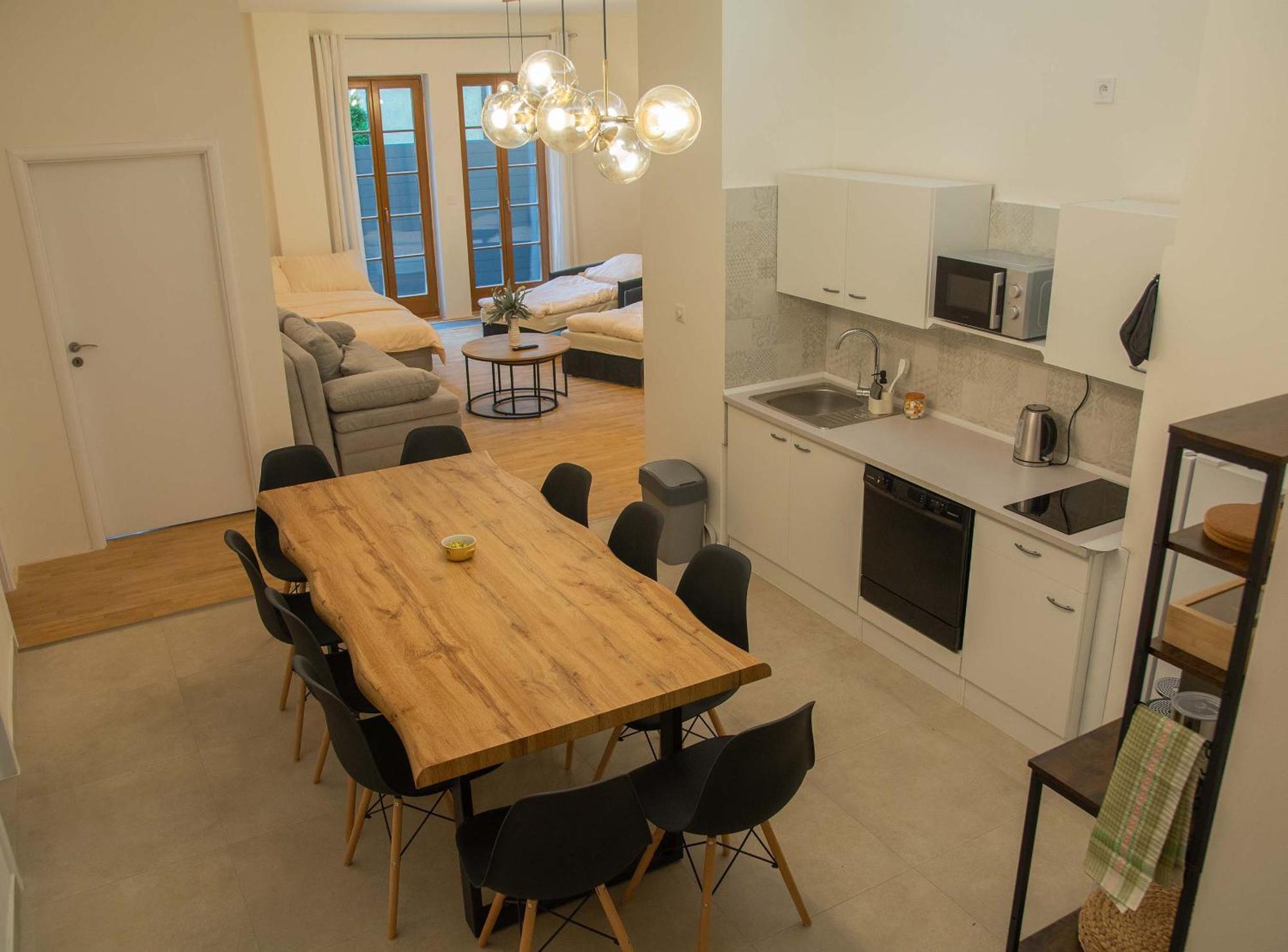 New City Centre Garden Apartment - Central Location Прага Экстерьер фото